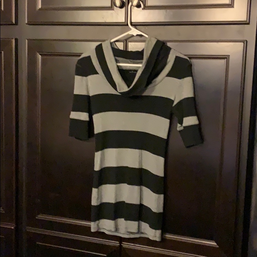 Express neck tee